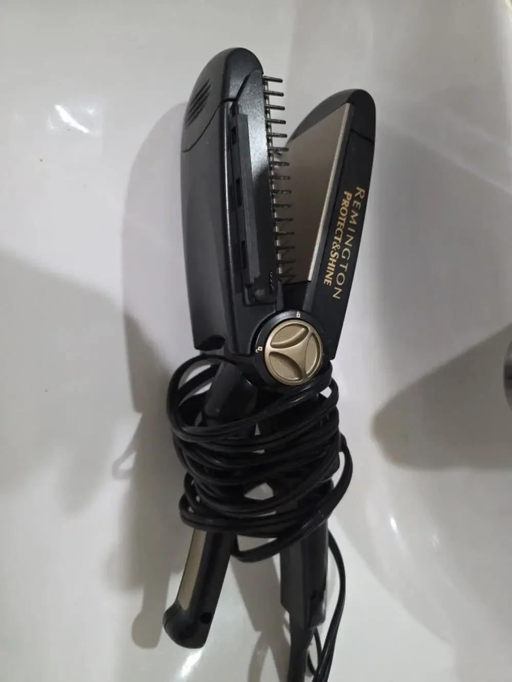 Remington Protect & Shine S-3000i Flat Iron 2.5 FOR PARTS / REPAIR ONLY